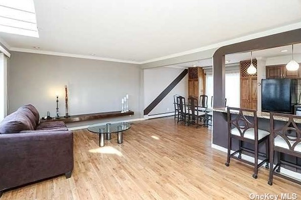 80 Jefferson Ave, Barnum Island, NY 11558-2002