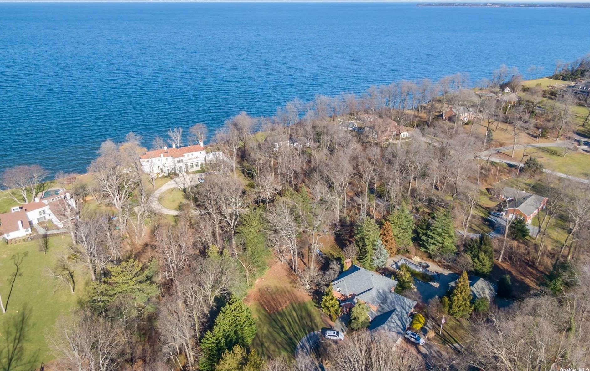 27 Wilderness Rd, Head Of The Harbor, NY 11780-4009