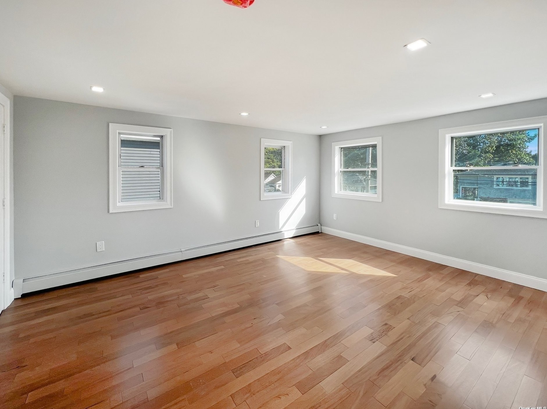 2195 Cameron Ave, North Merrick NY 11566-2106 exterior