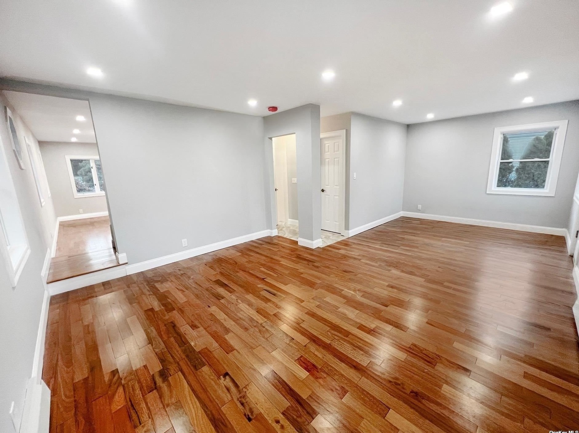 2195 Cameron Ave, North Merrick NY 11566-2106 exterior