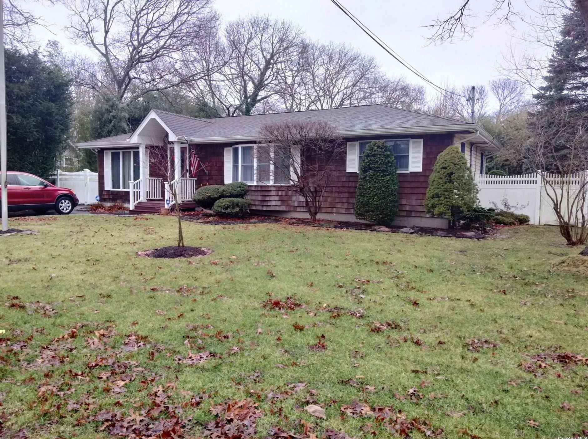 19 Neptune Ave, Manor Park, NY 11950-5004