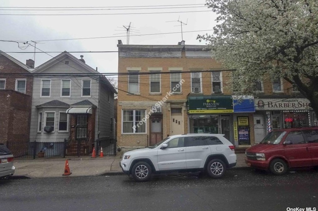50-05 108th St, Flushing, NY 11368-2524