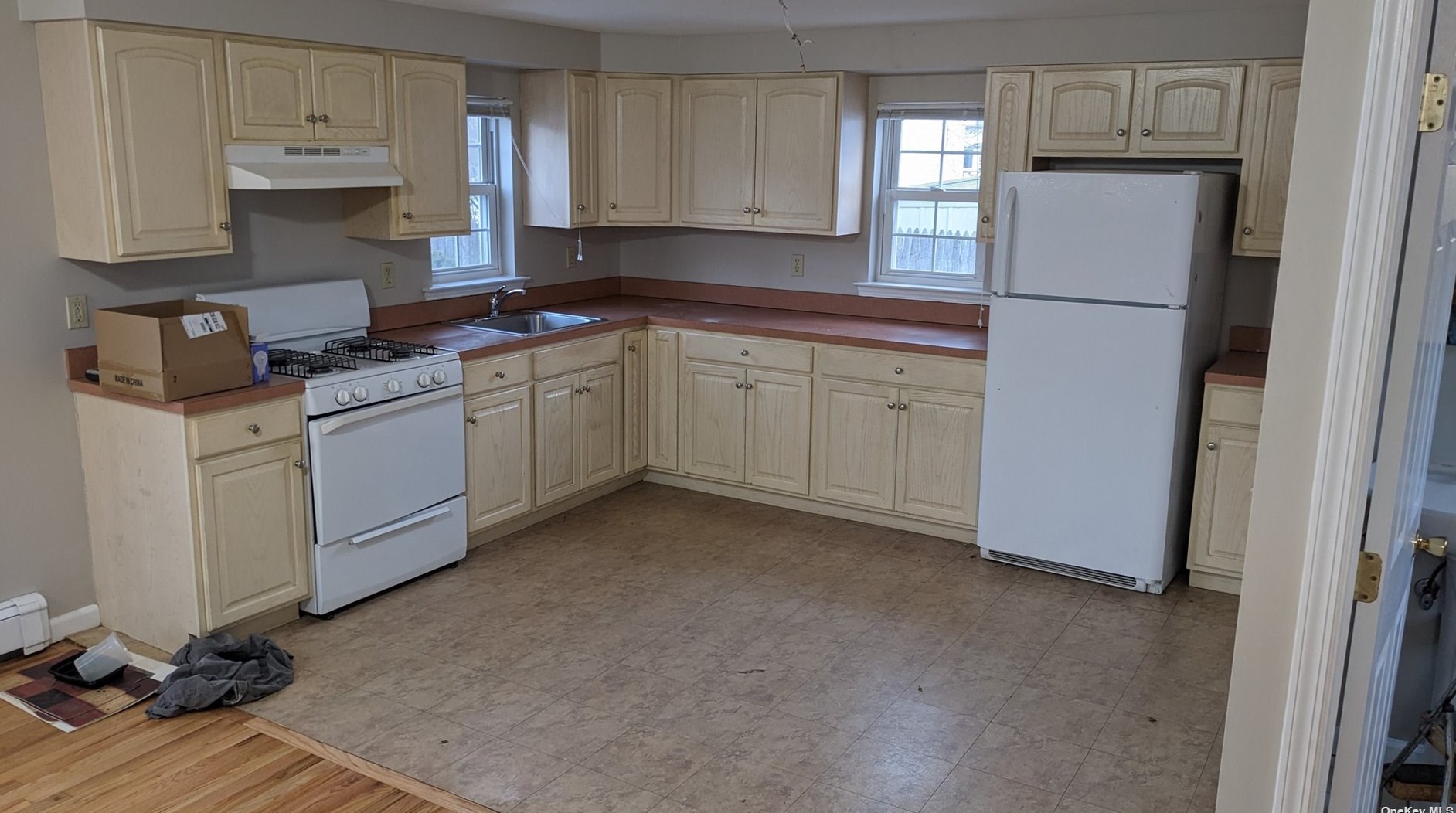 16 Nelson Ave, Hicksville, NY 11801