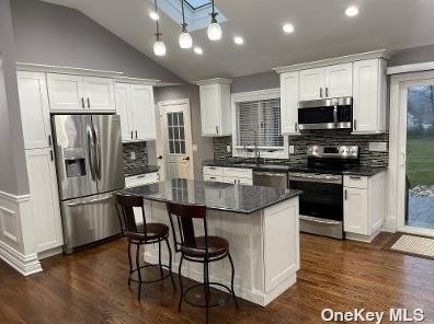 9 Twin Cedar Ln, Northport, NY 11768