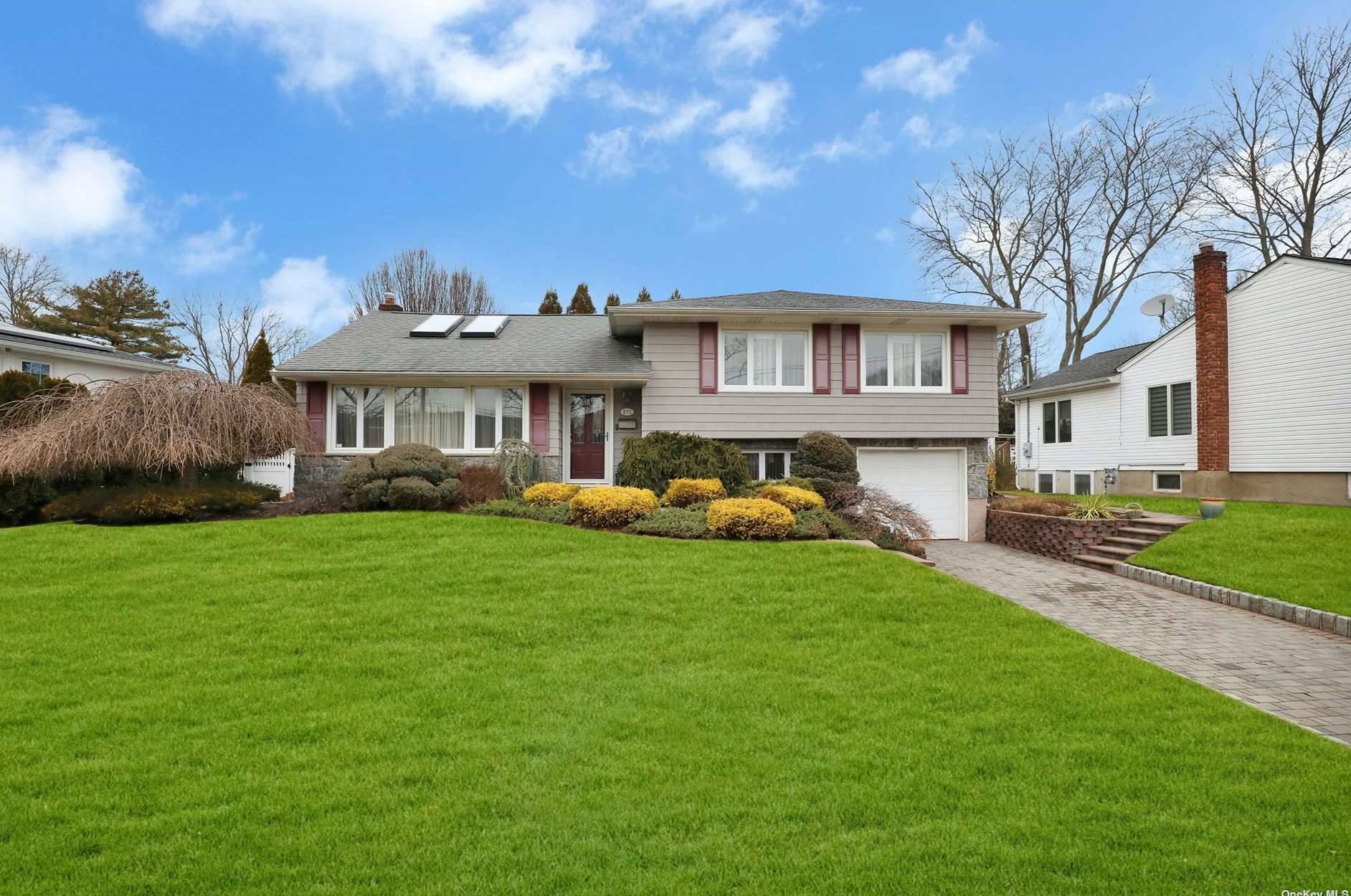 273 Haypath Rd, Hicksville, NY 11804