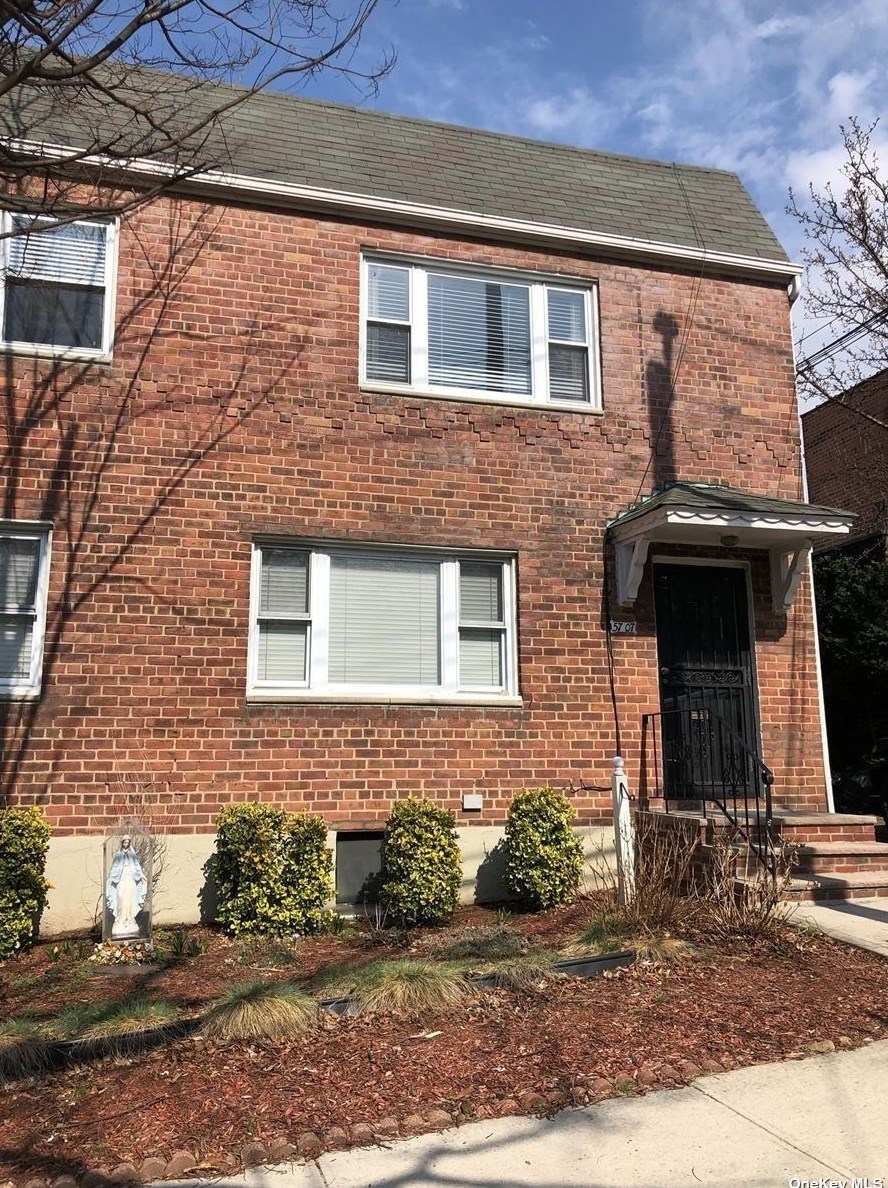 57-07 84th St #1st Fl, Flushing, NY 11373