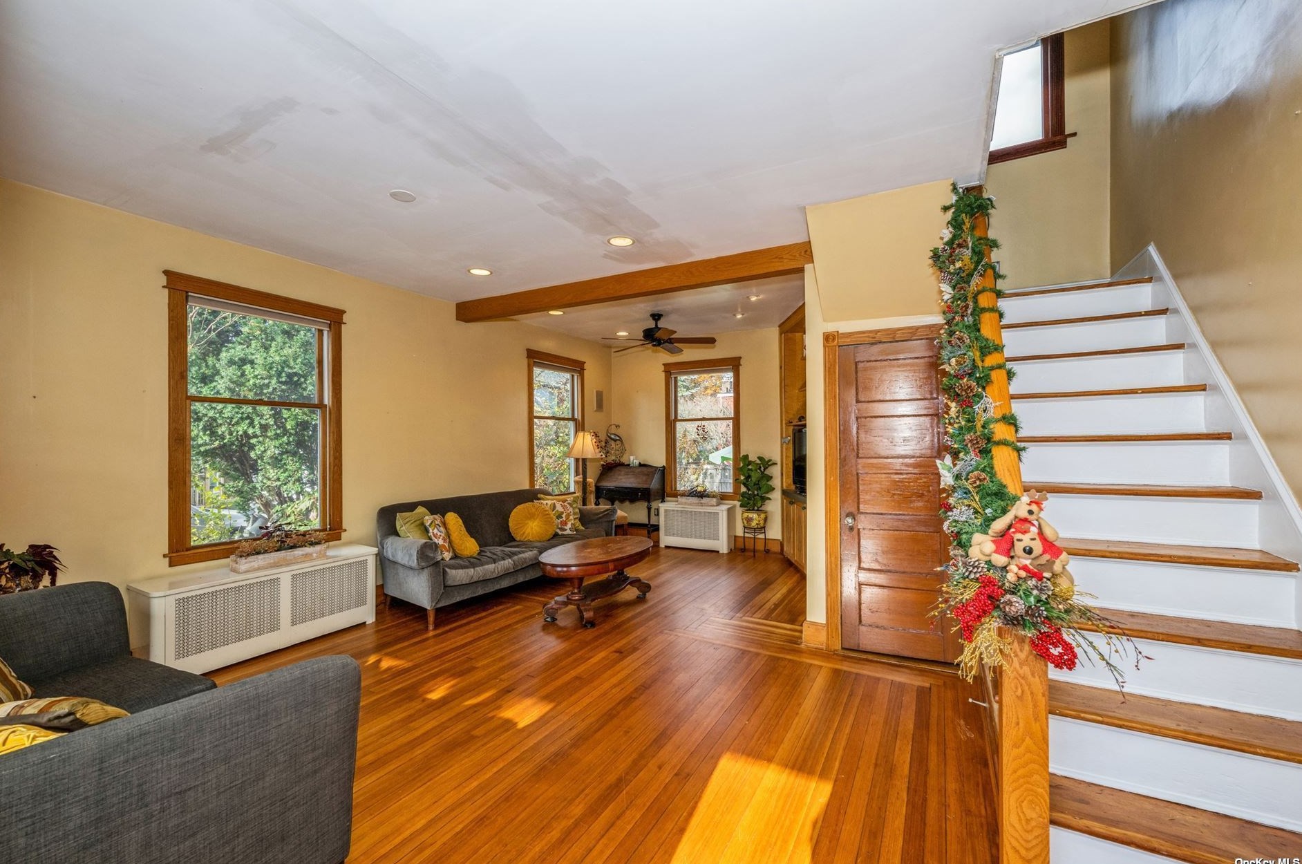 170 Littleworth Ln, Sea Cliff, NY 11579-1733