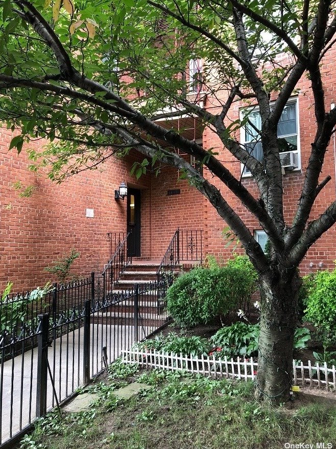 33-25 81st St #5j, Flushing, NY 11372