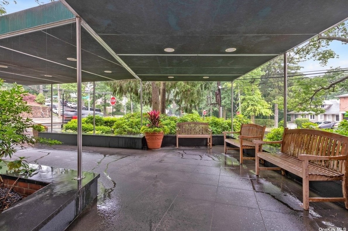 4230 Douglaston Pkwy, Flushing NY 11363-1538 exterior