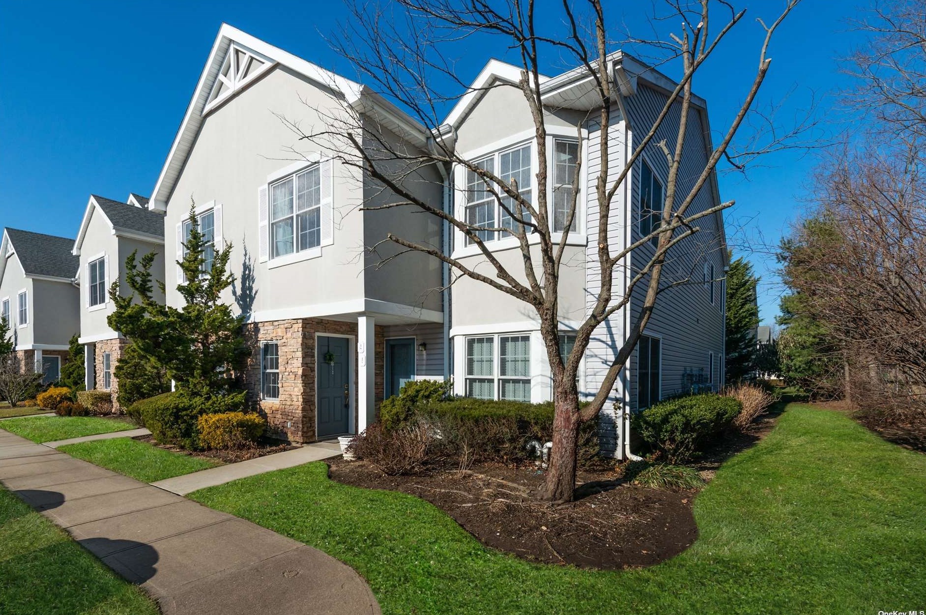 47 Miro Pl, Port Washington NY  11050-2444 exterior