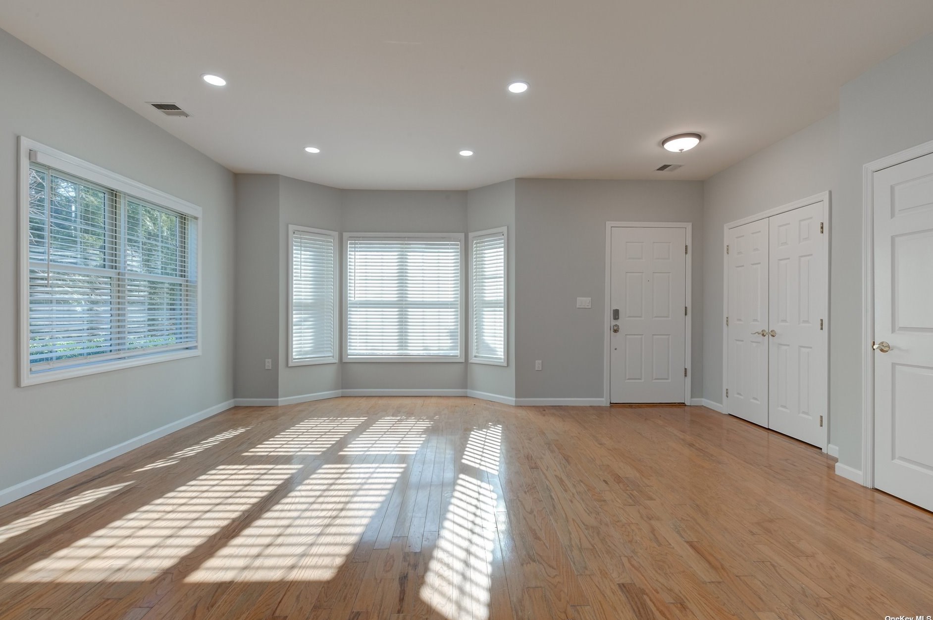 47 Miro Pl, Port Washington NY  11050-2444 exterior