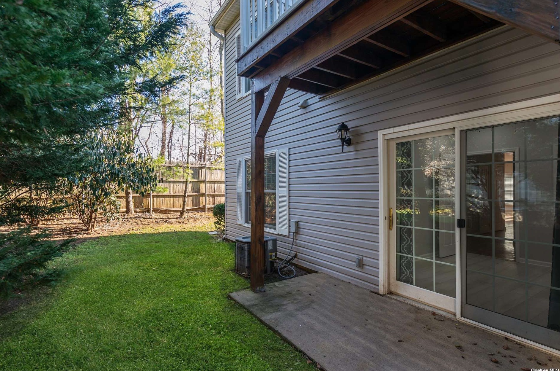 47 Miro Pl, Port Washington NY  11050-2444 exterior