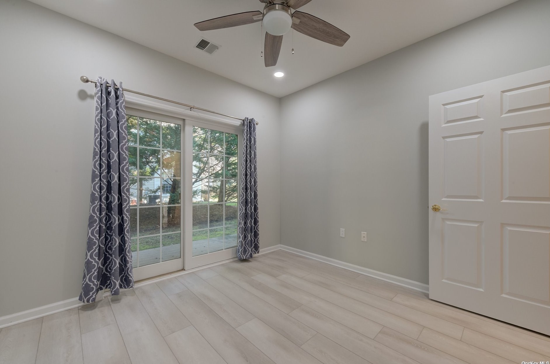 47 Miro Pl, Port Washington NY  11050-2444 exterior