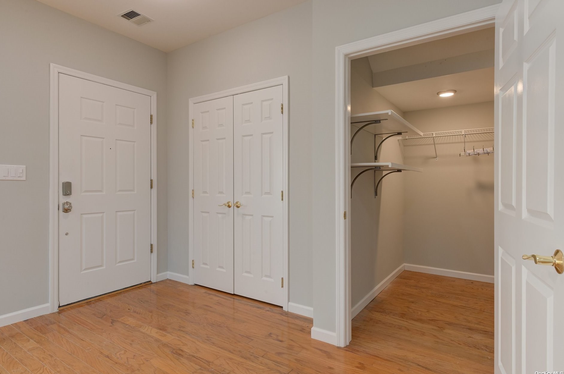 47 Miro Pl, Port Washington NY  11050-2444 exterior