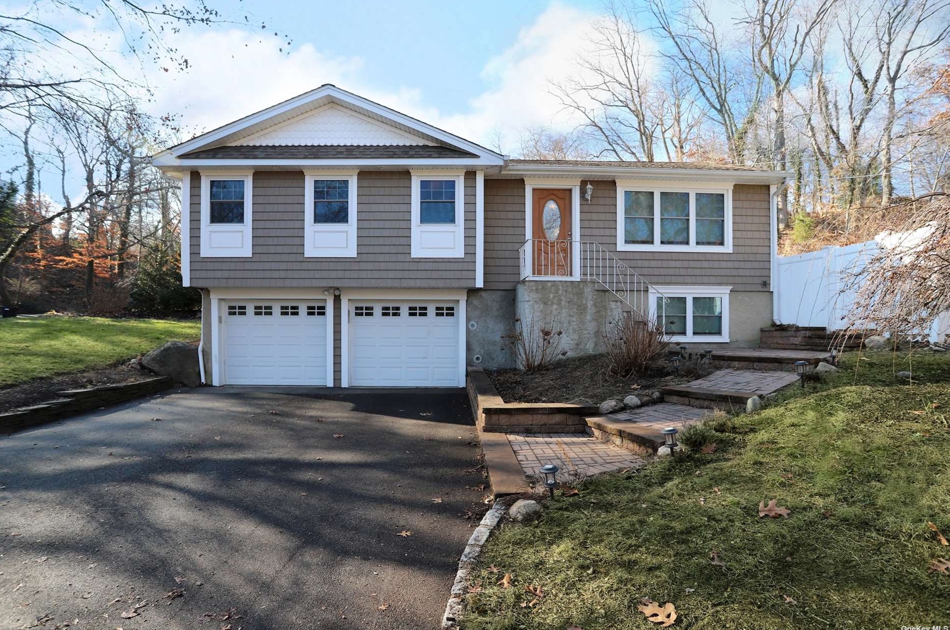 37 Hill St, Northport, NY 11768