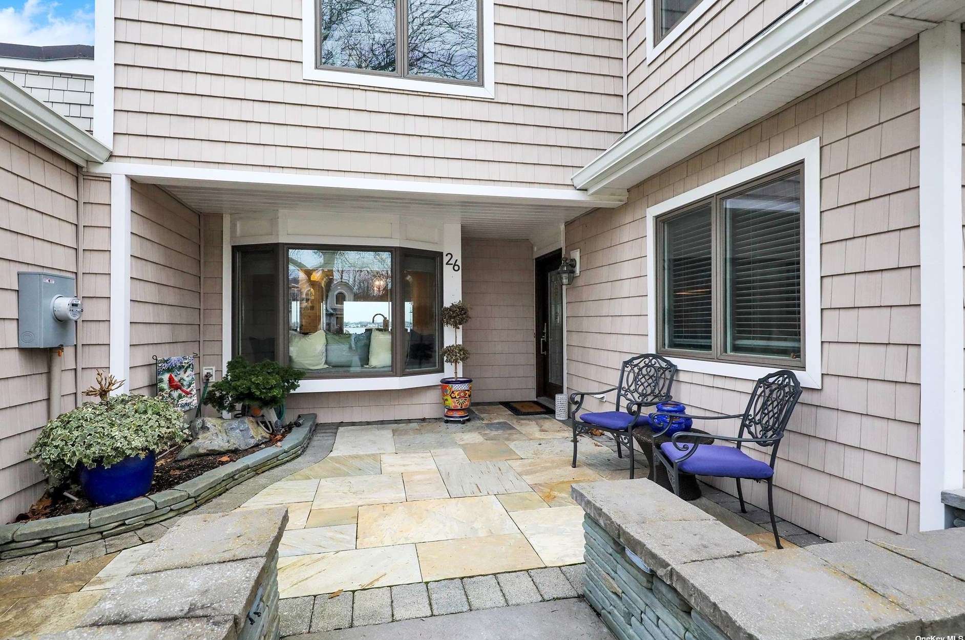 26 Captains Dr, Islip Manor, NY 11751