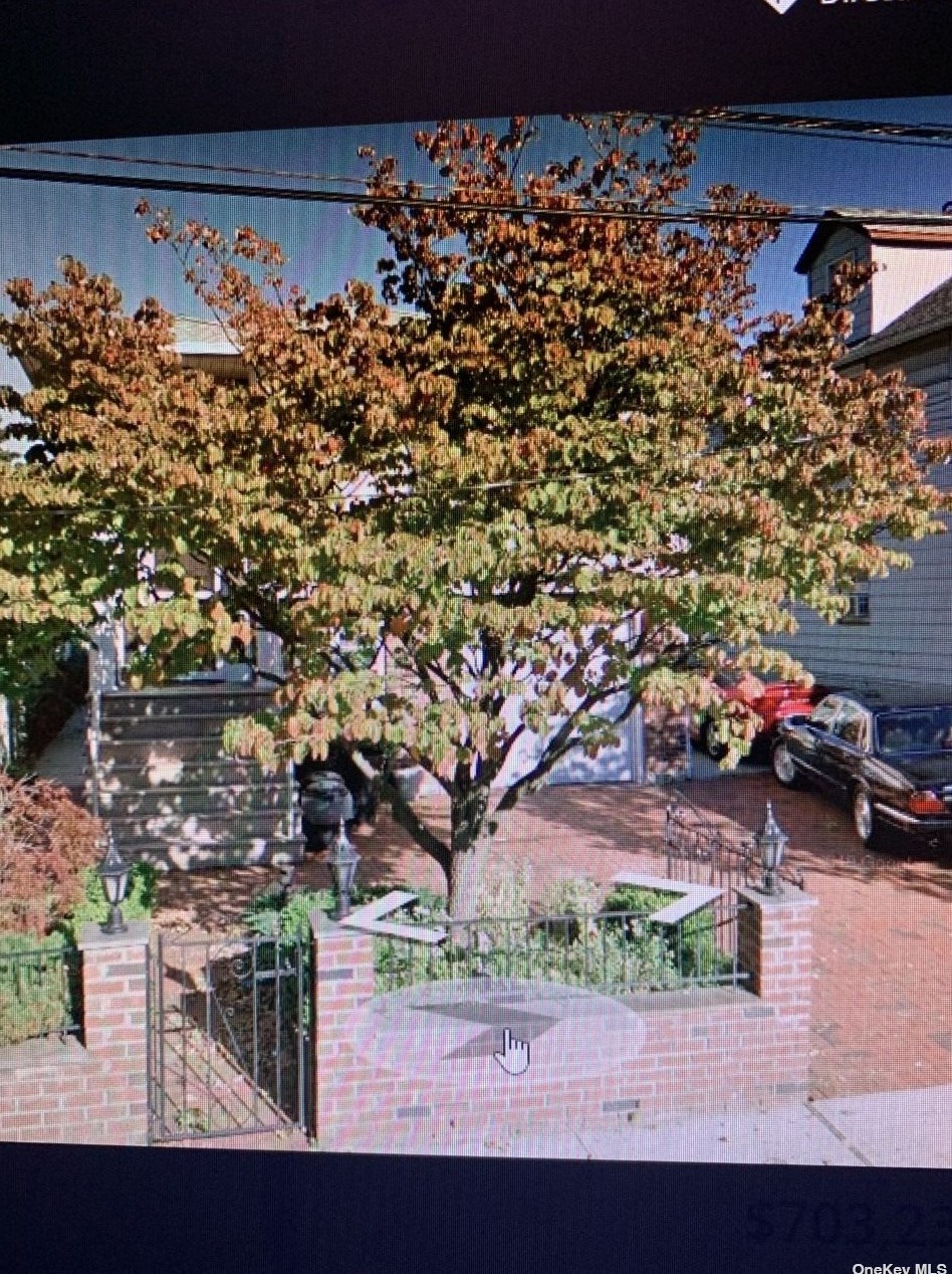 296 Plain Ct, Franklin Square, NY 11010