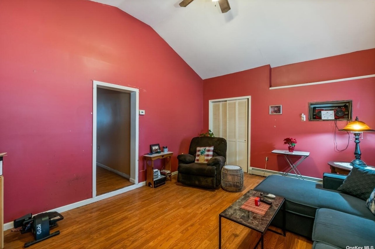 106 E 6th Rd, Far Rockaway, NY 11693