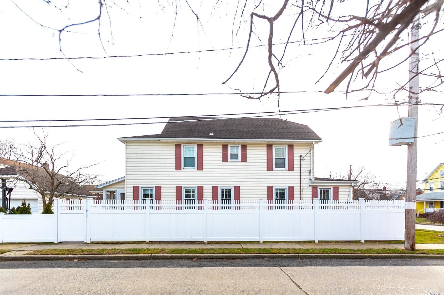 24 Plainfield Ave, East Rockaway, NY 11518