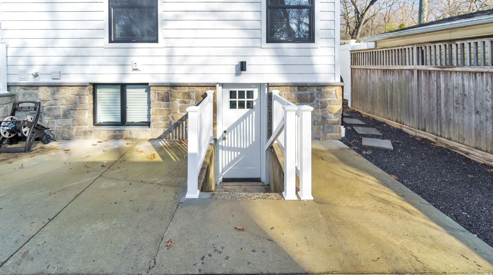 36 Murdock St, Huntington Station, NY 11746