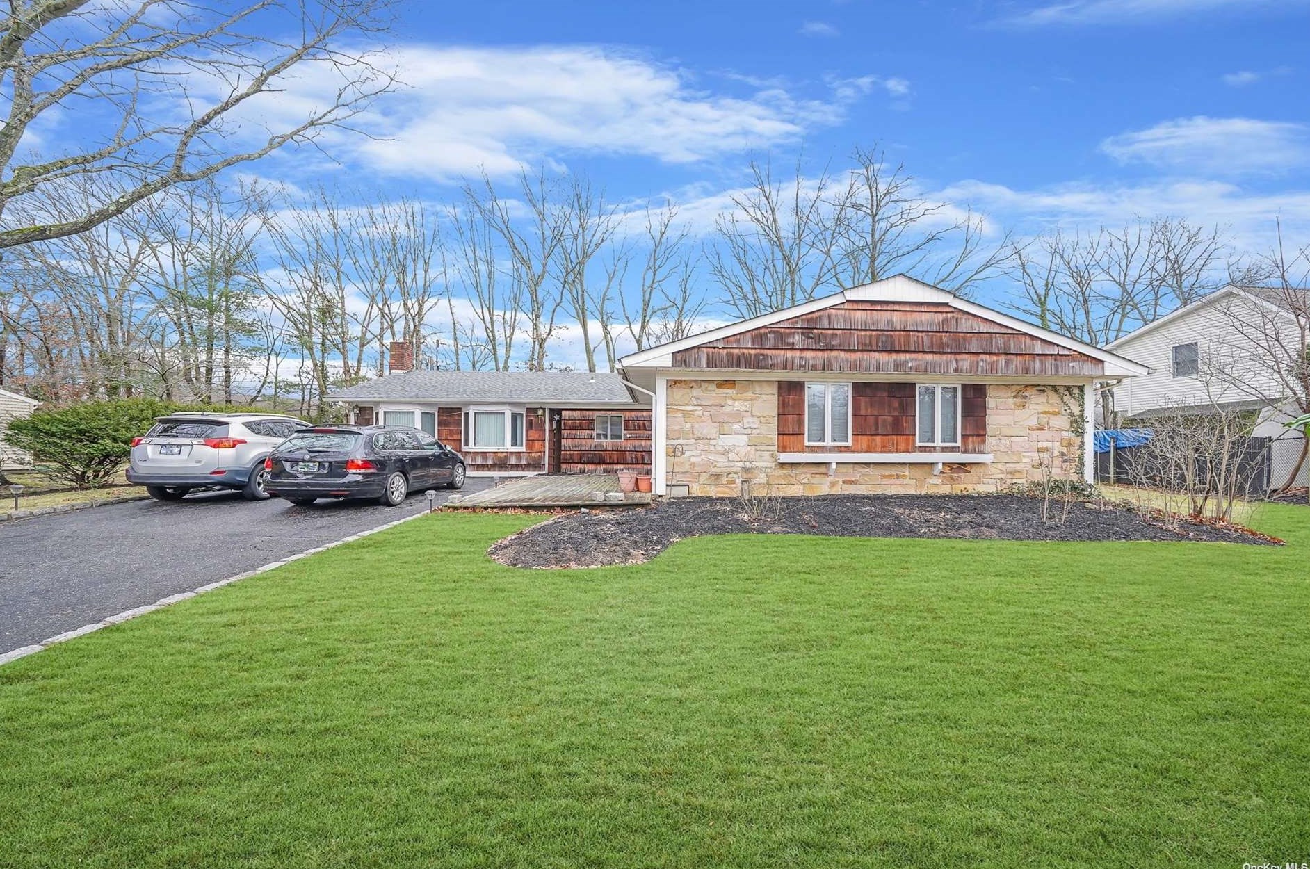 21 Barnwell Ln, Stonybrook, NY 11790-2627