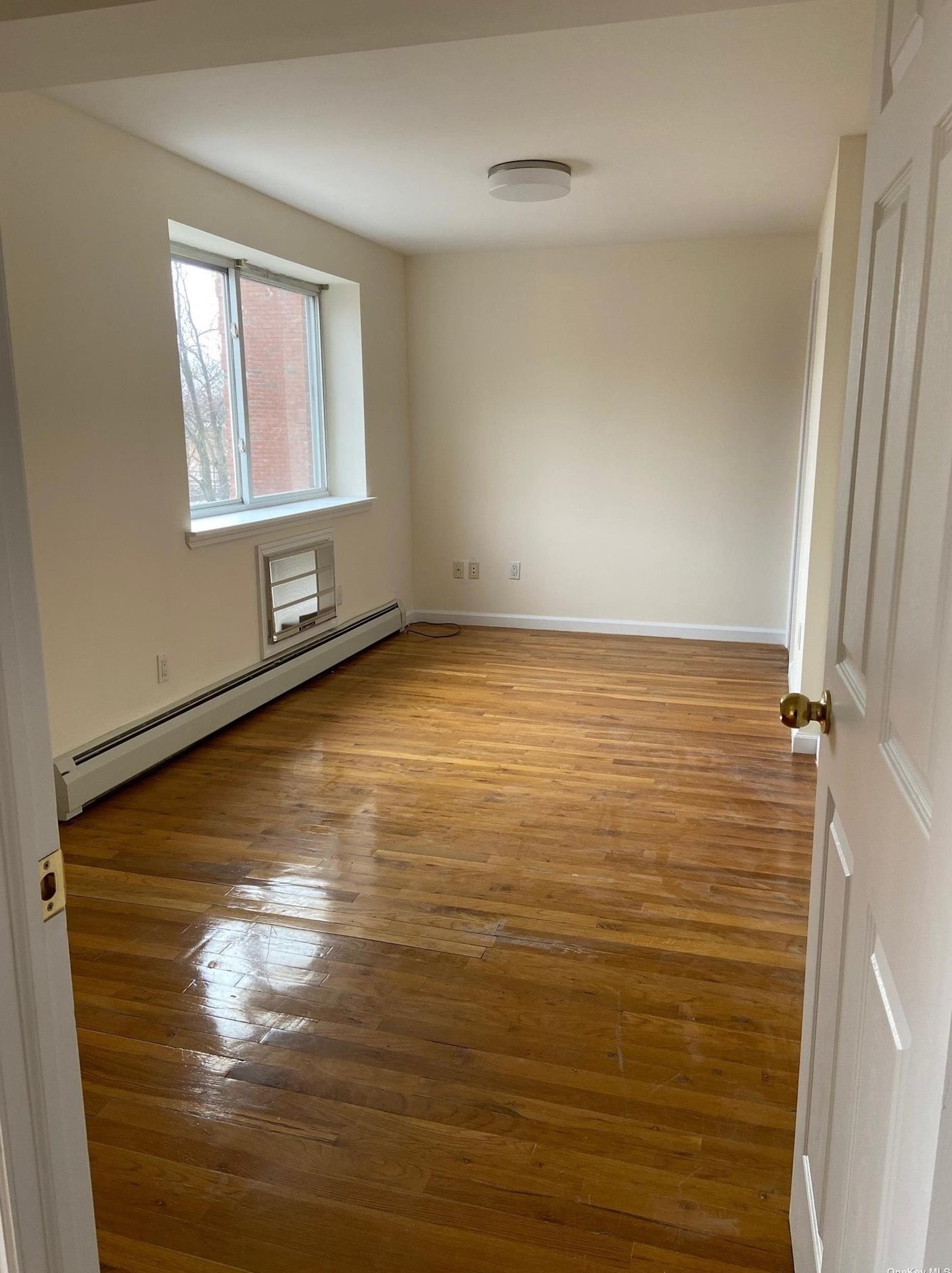 36-33 169th St #2r, Flushing, NY 11358