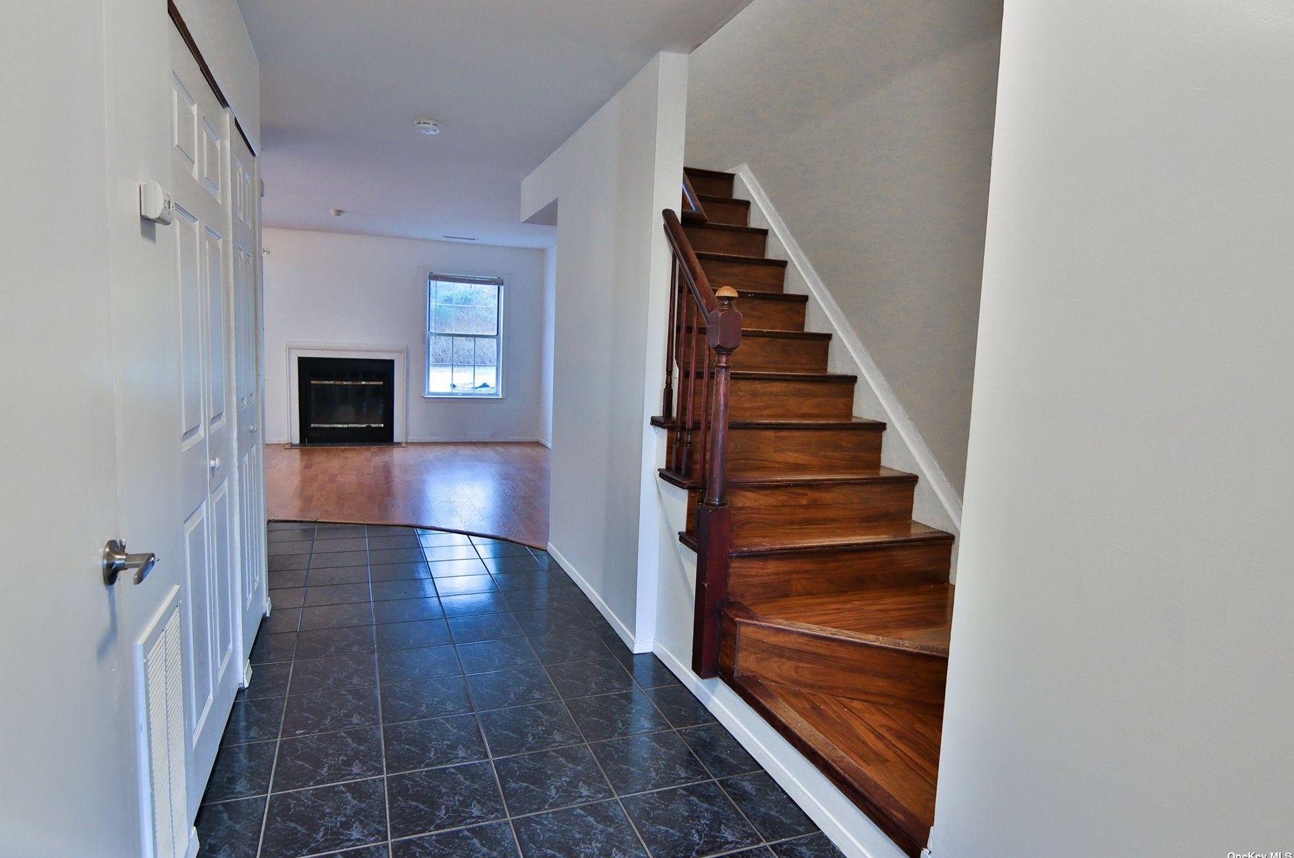 1005 Sara Cir, Prt Jefferson Station, NY 11776
