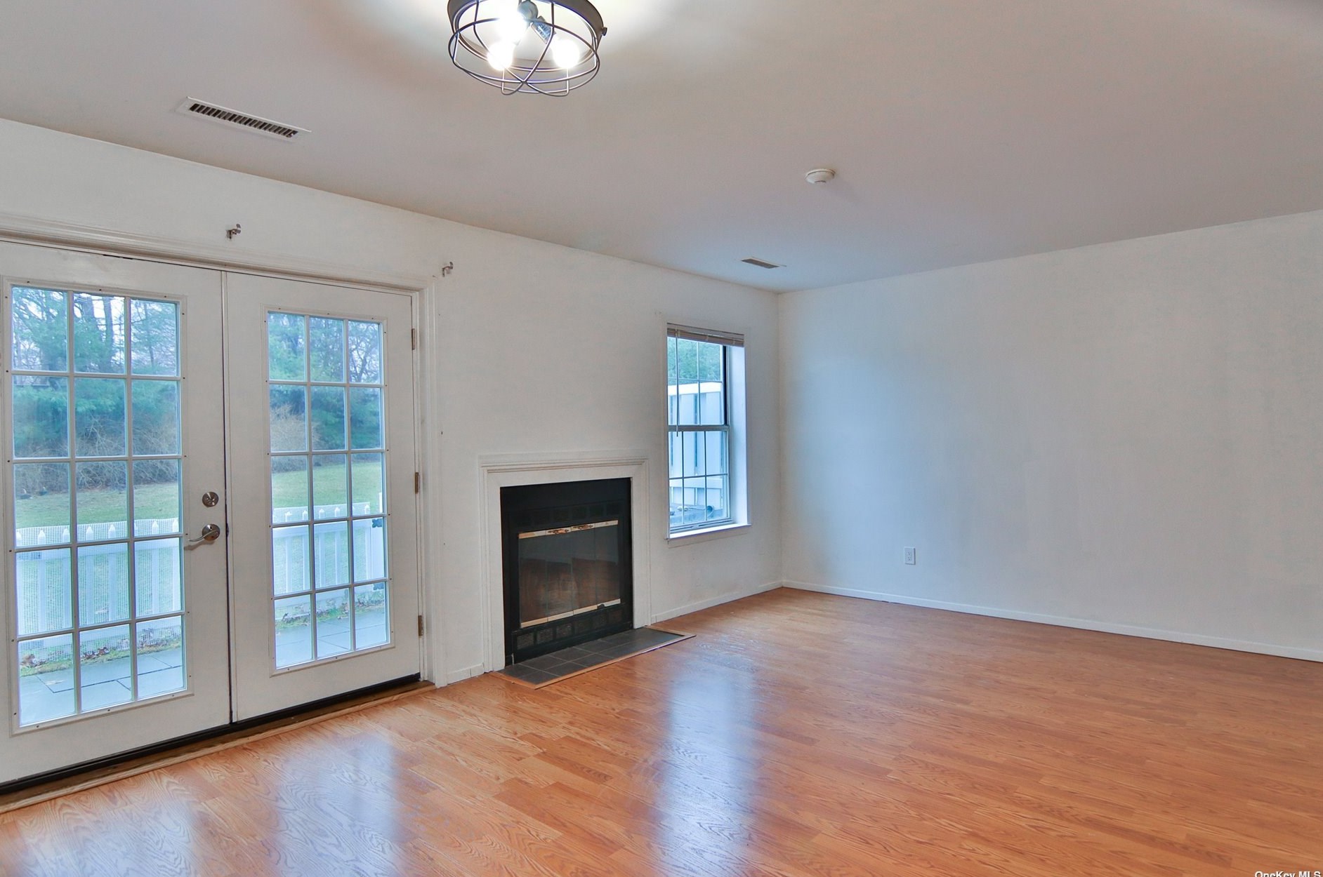 1005 Sara Cir, Prt Jefferson Station NY  11776-2746 exterior