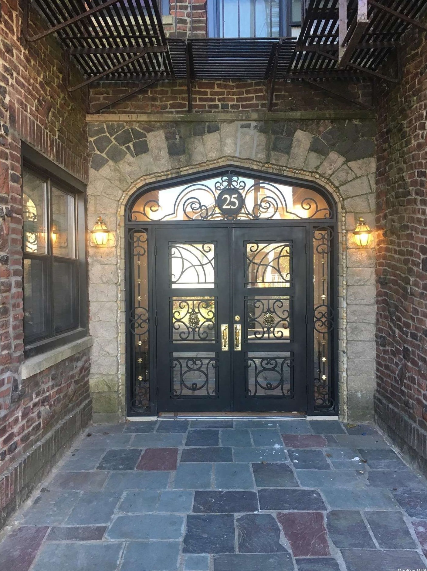 25 Trinity Pl #5b, Hewlett, NY 11557