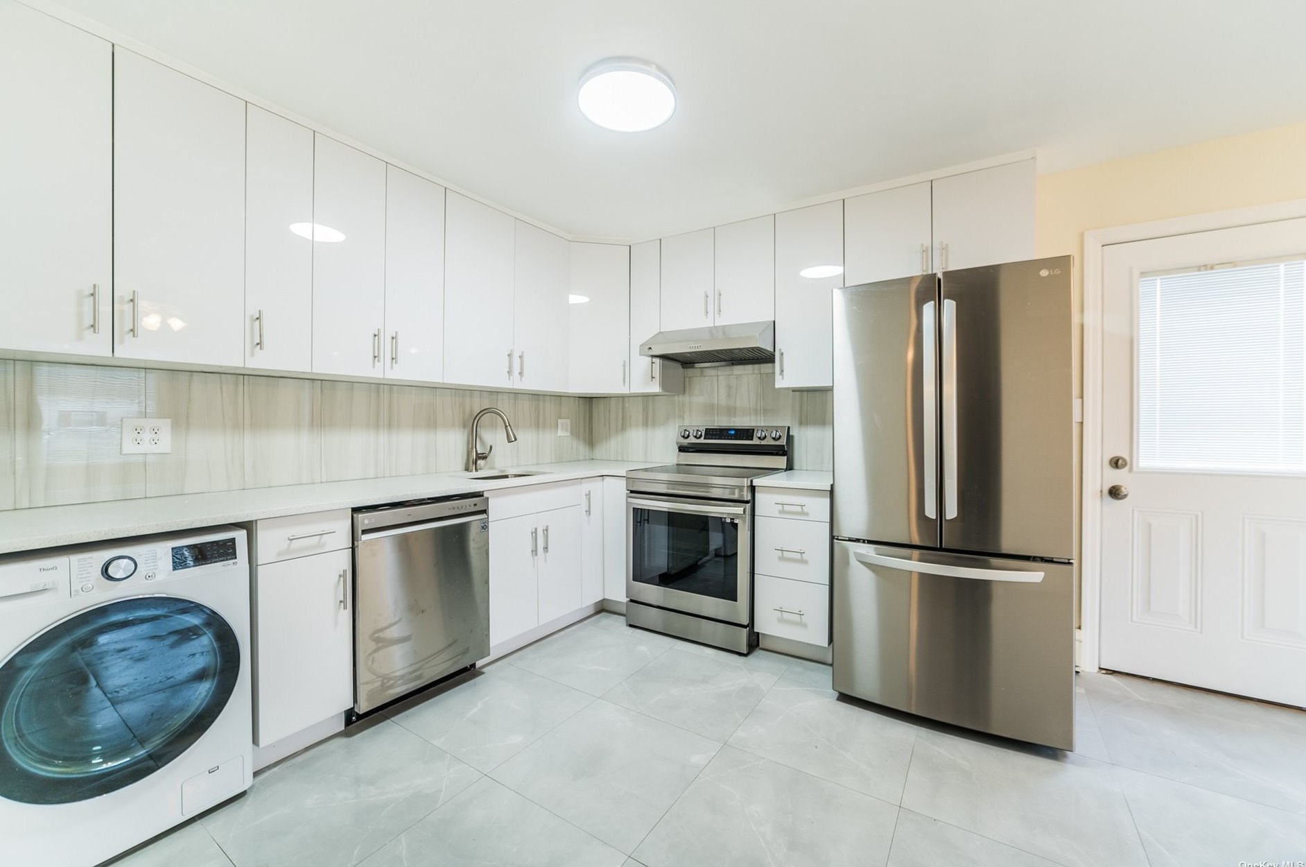 6 Academy Ln, Plainedge, NY 11756