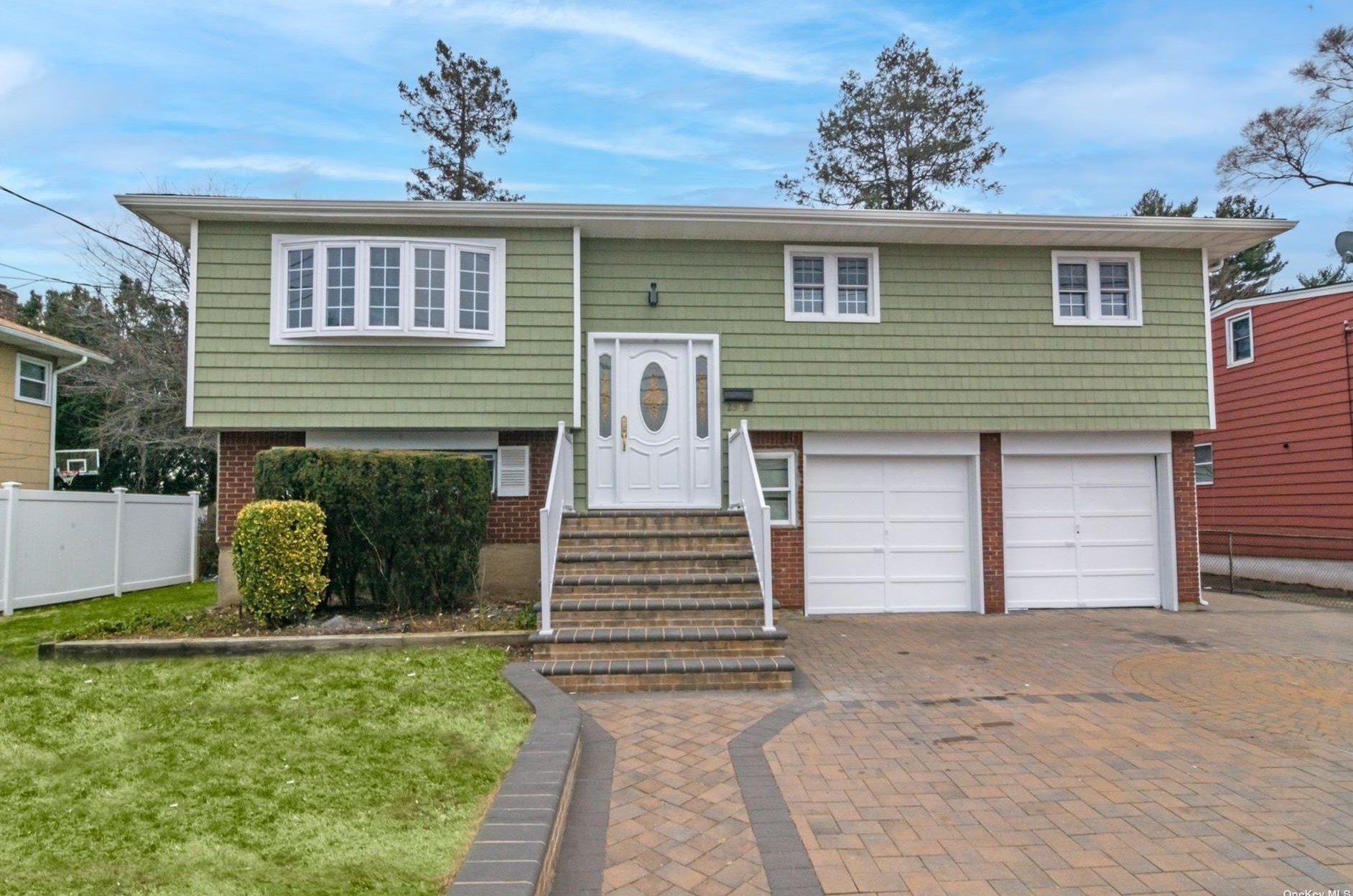 2382 N Jerusalem Rd, North Bellmore, NY 11710