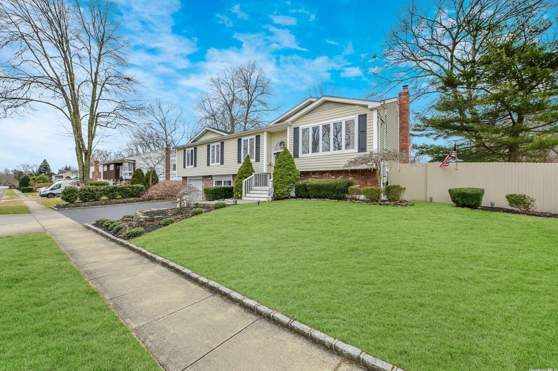 6 Orchard Ave, Head Of The Harbor NY  11780-2808 exterior