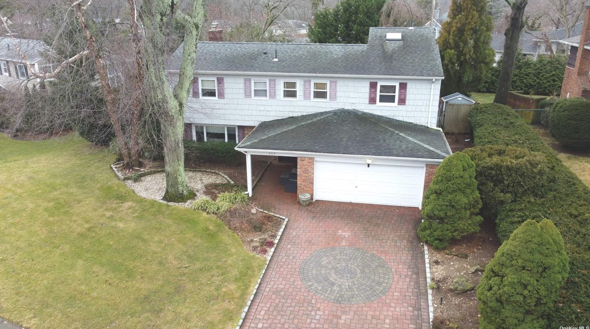 269 Peachtree Dr, Muttontown, NY 11732
