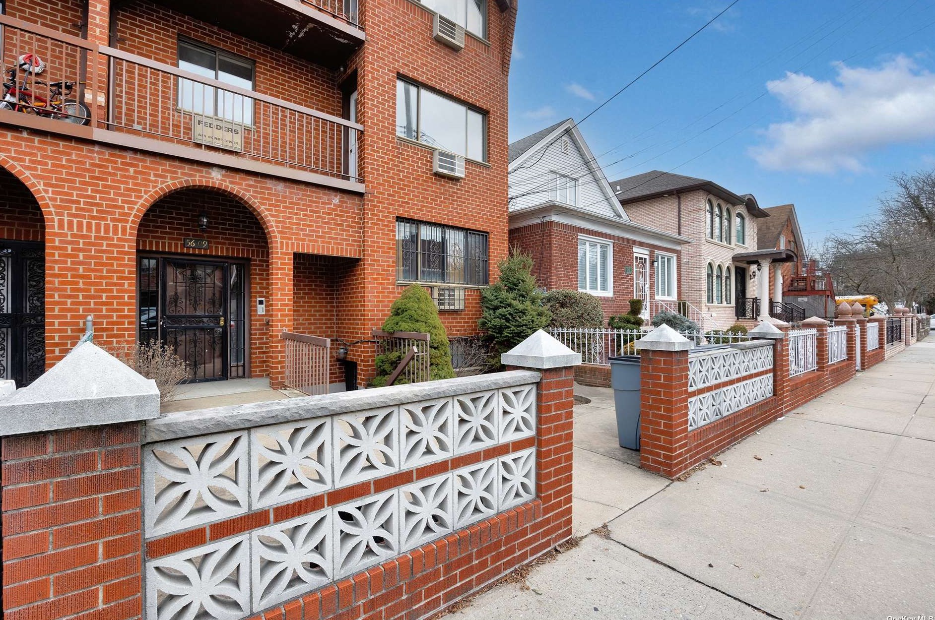 56-09 84th St, Flushing, NY 11373-1605