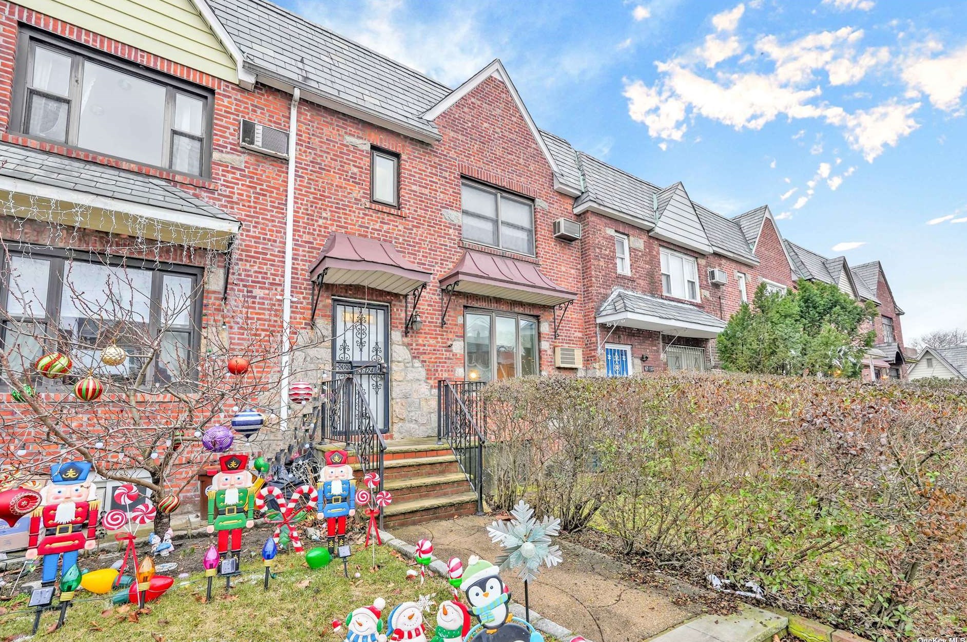 63-124 Alderton St, Flushing, NY 11374-2735