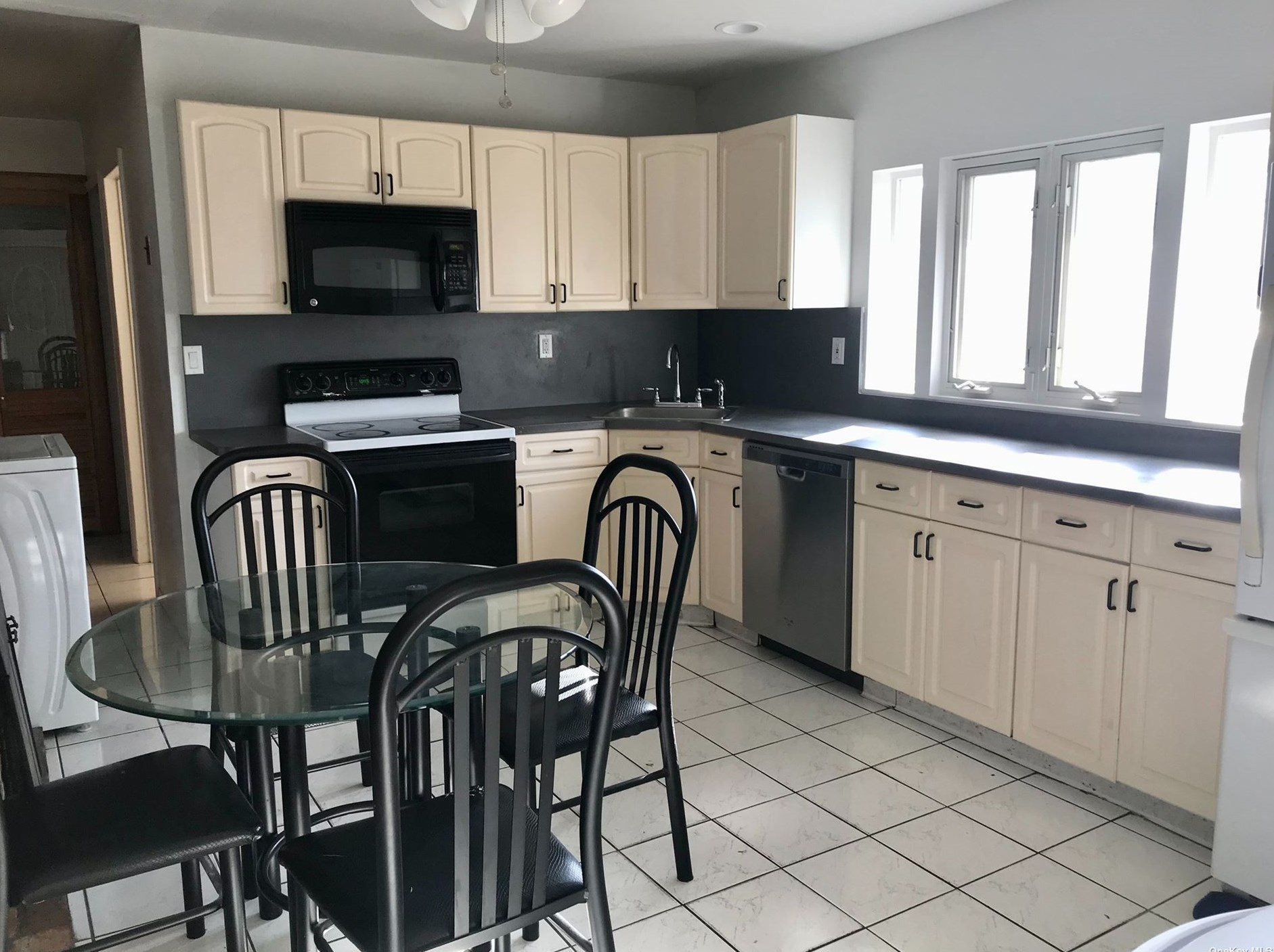 29 Compass Ln, Plainedge, NY 11756-4302