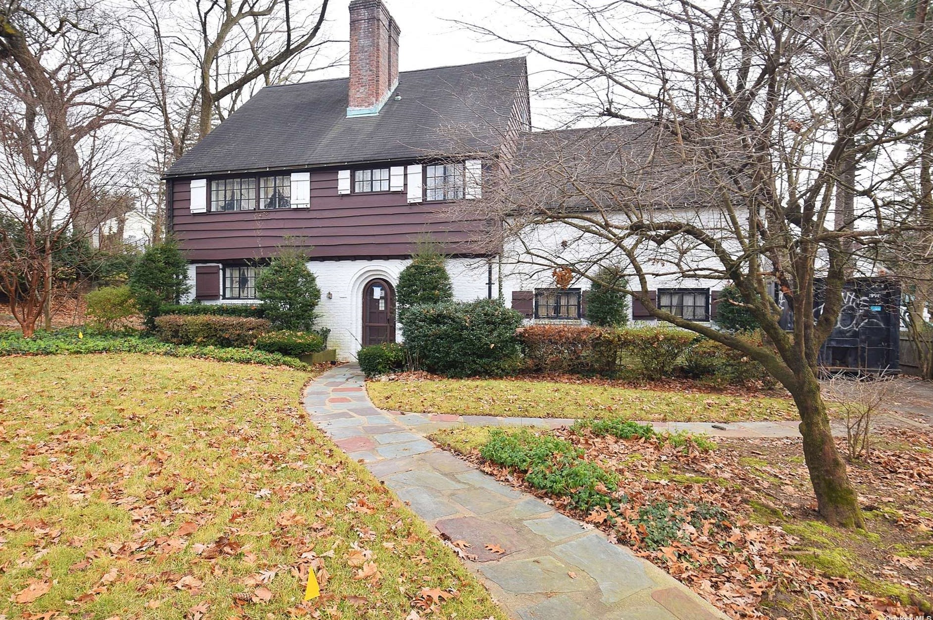3 Clover Dr, Great Neck, NY 11021
