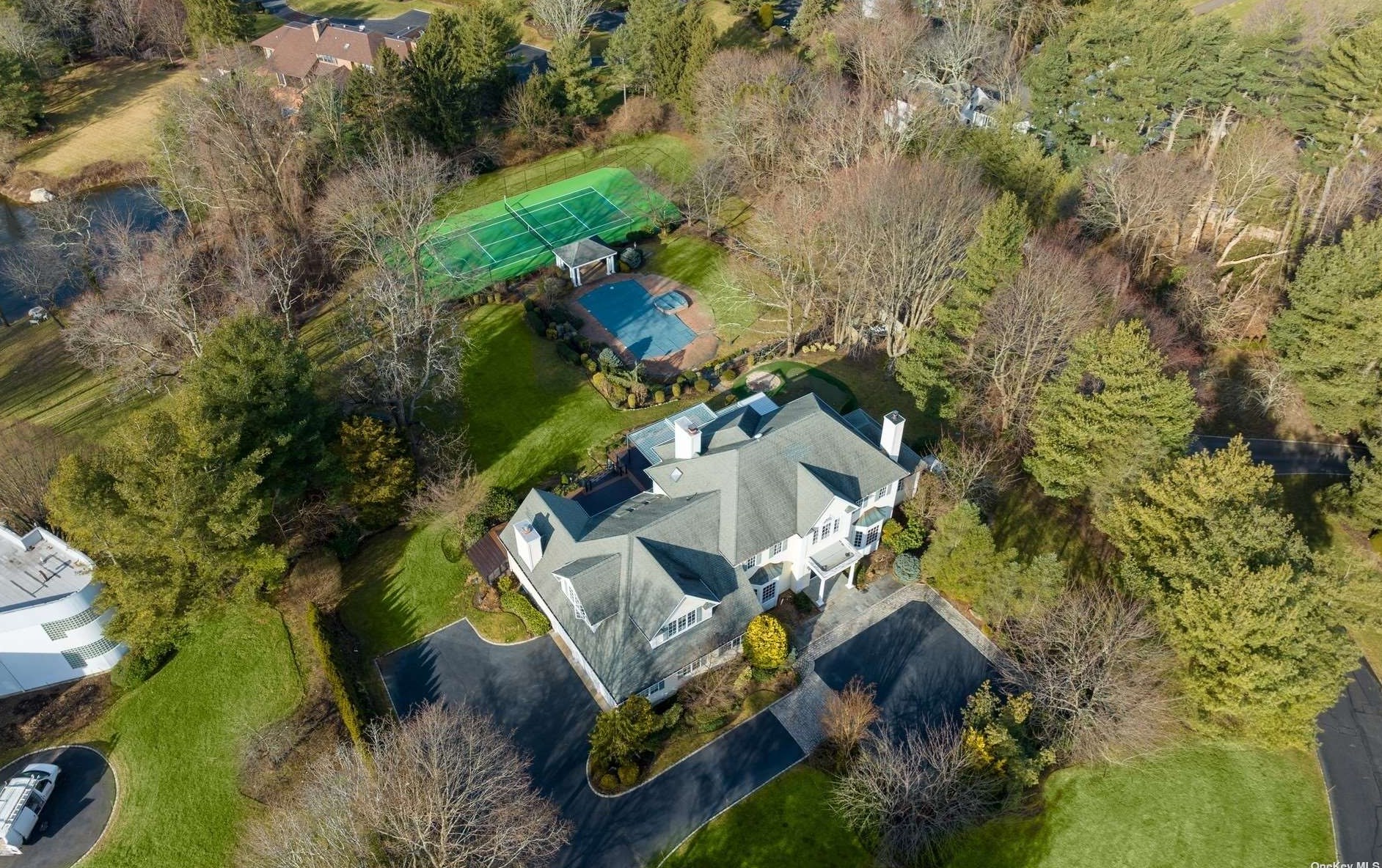 50 Wildwood Dr, Syosset, NY 11791-1218