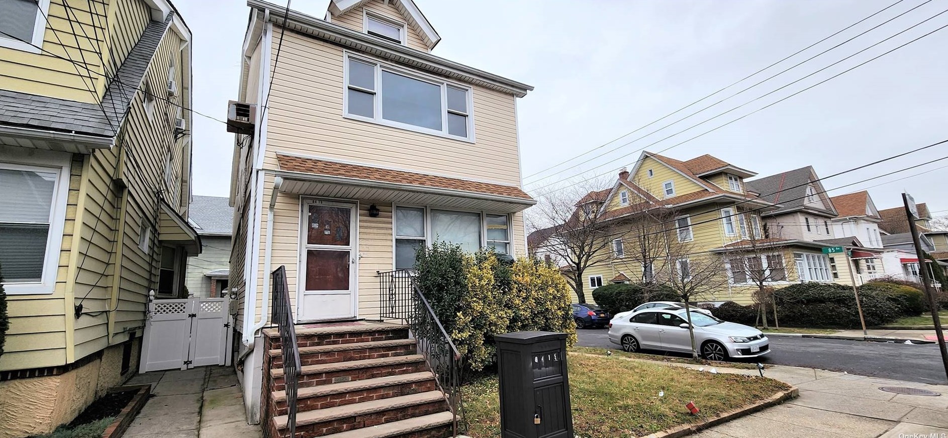 84-19 94th St #2nd Fl, Jamaica, NY 11421