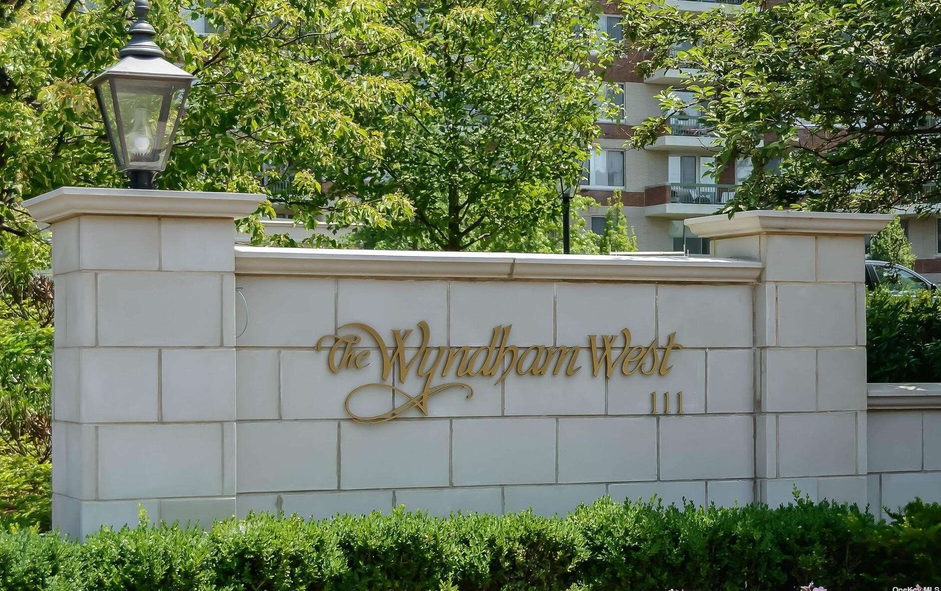 111 Cherry Valley Ave Apt M3, Garden City, NY 11530
