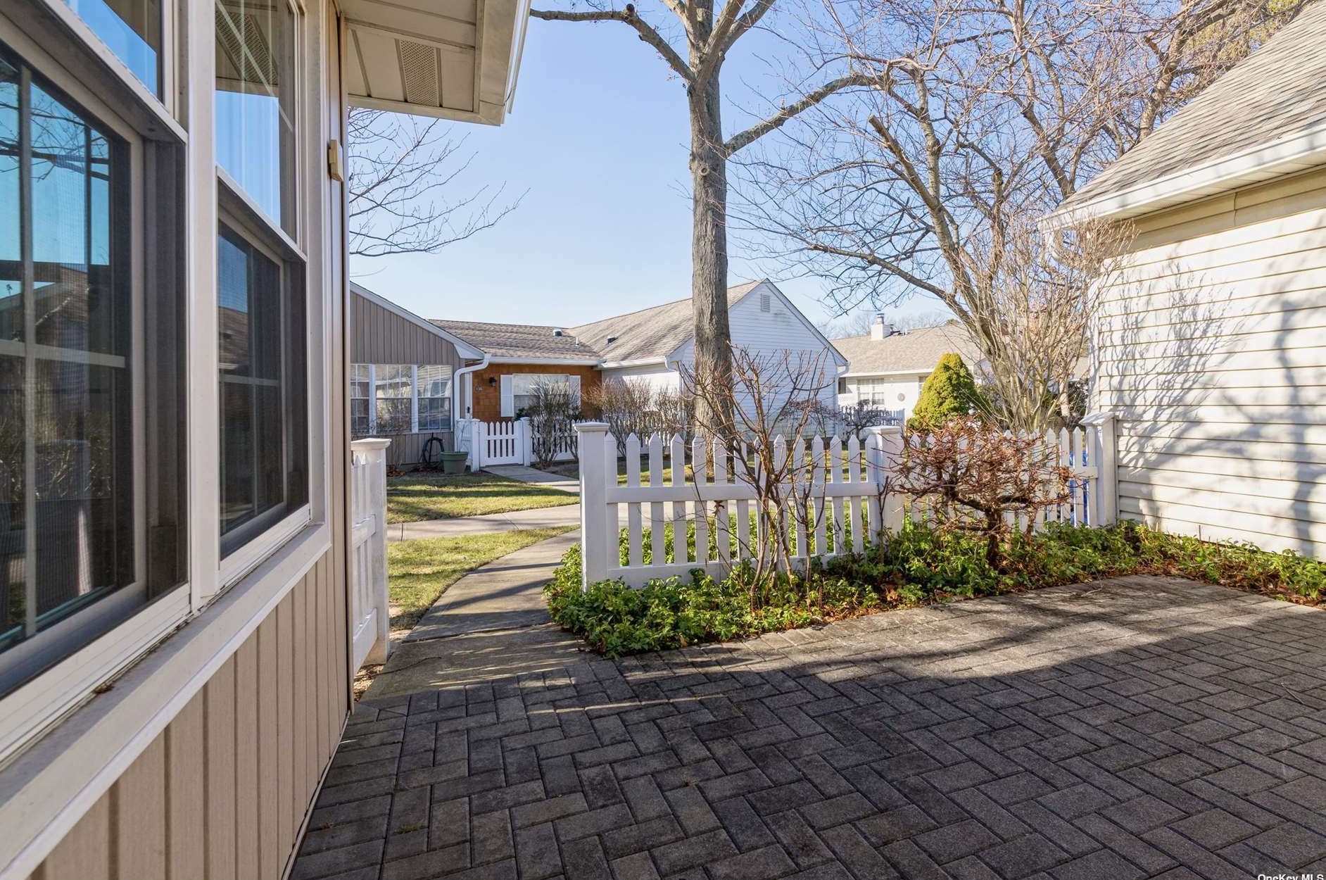 158 Revere Dr, Sayville, NY 11782-1363