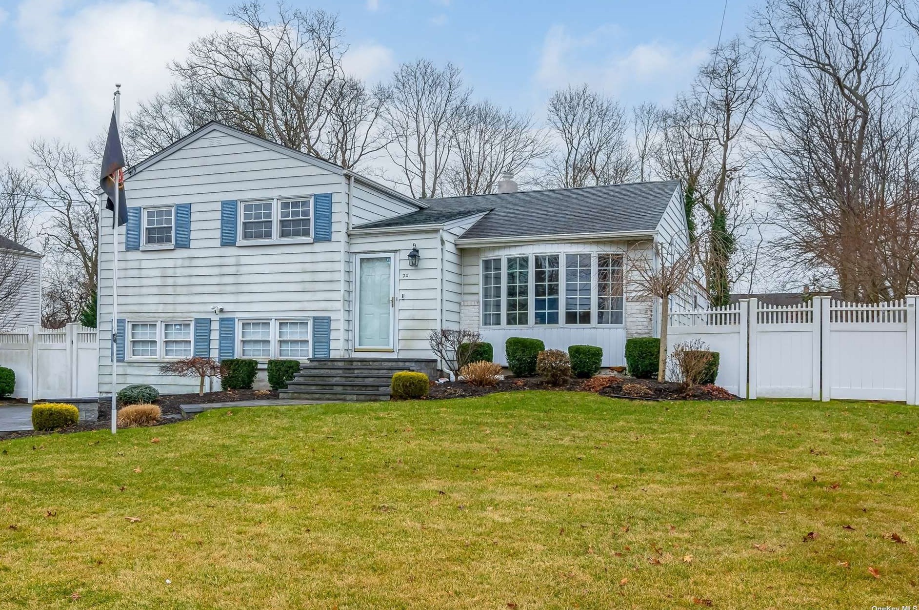 20 Duffin Ave, West Islip, NY 11795