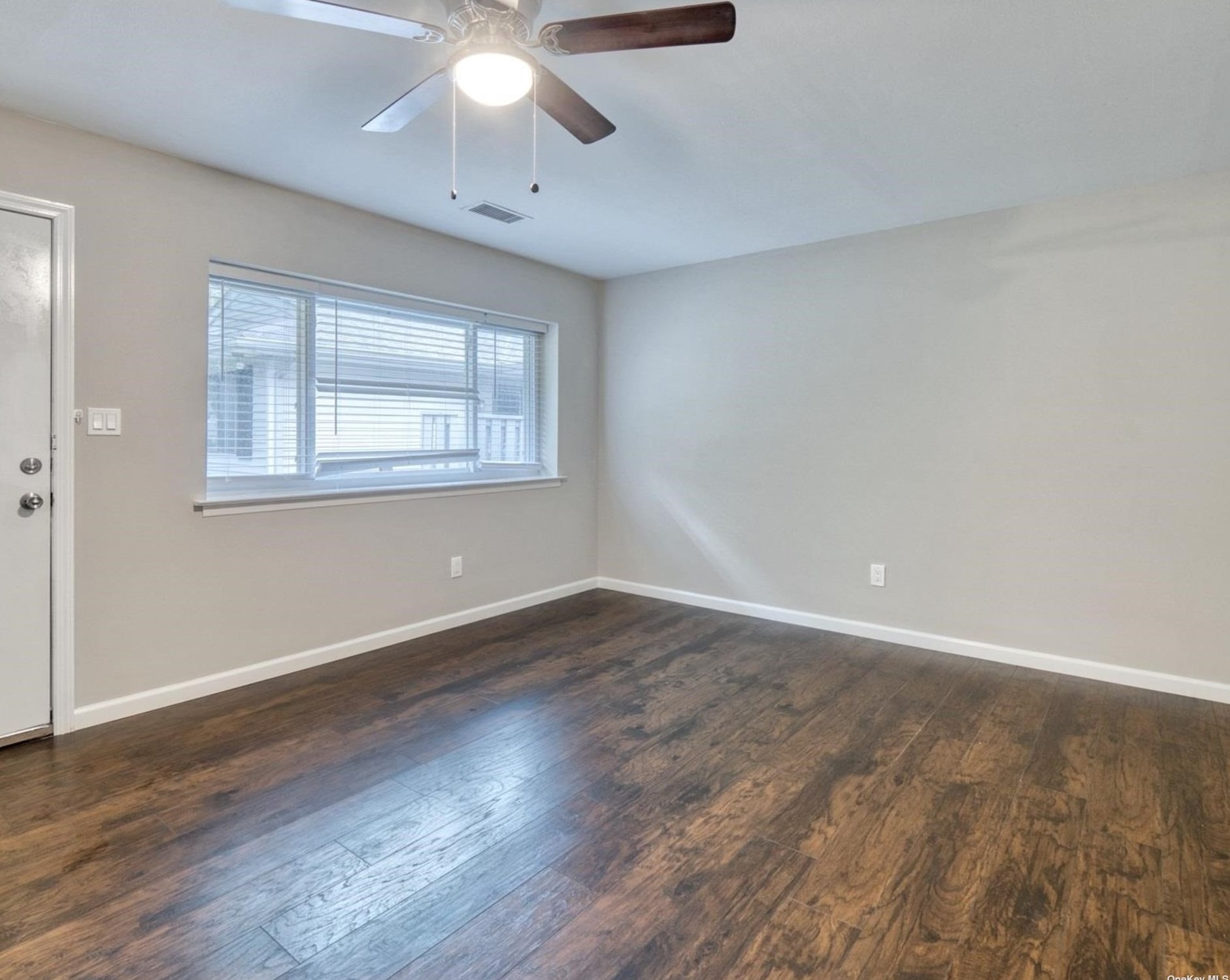 89 Feller Dr #p89, Central Islip, NY 11722