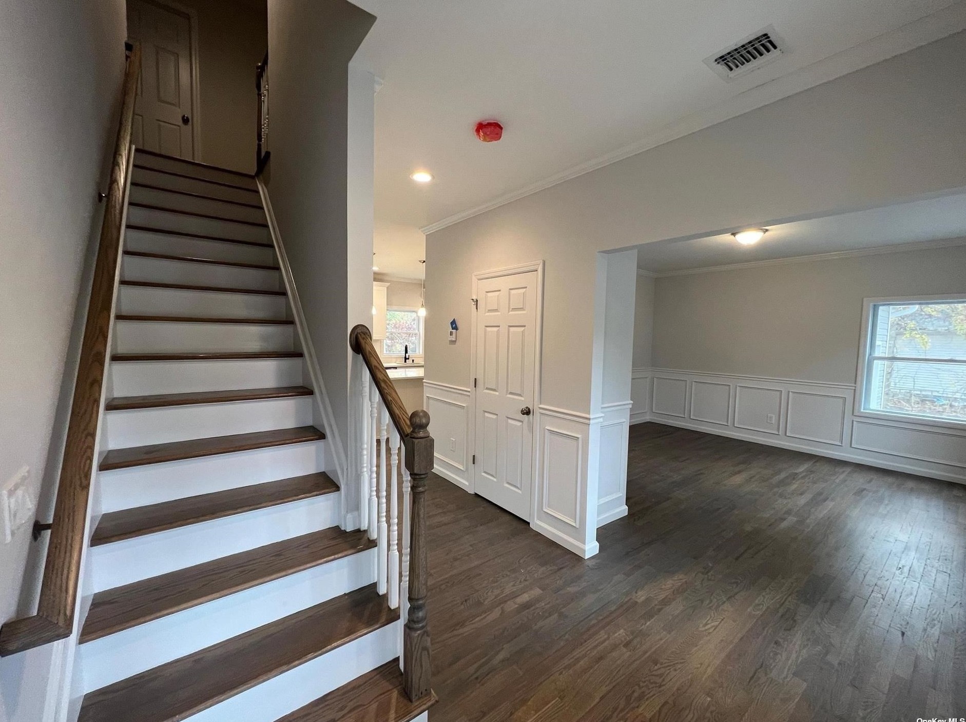 24 Edgewater Dr, Old Mastic, NY 11951-2102