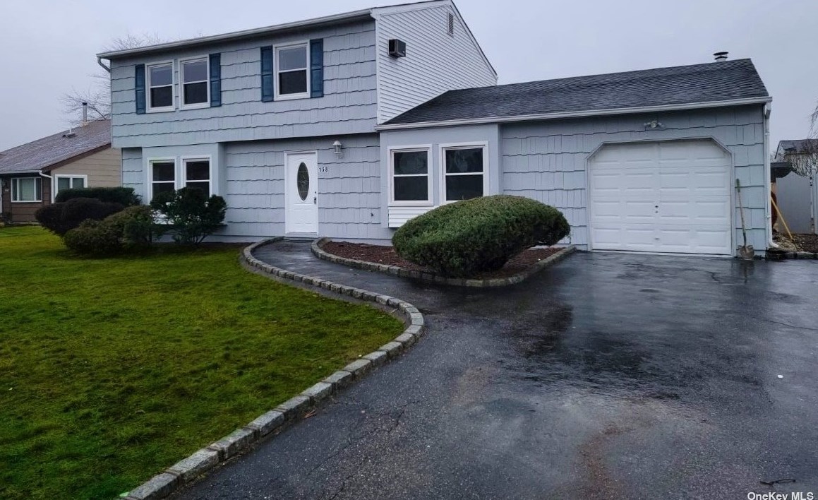 158 Tarpon Ave, Gordon Heights, NY 11763-4429