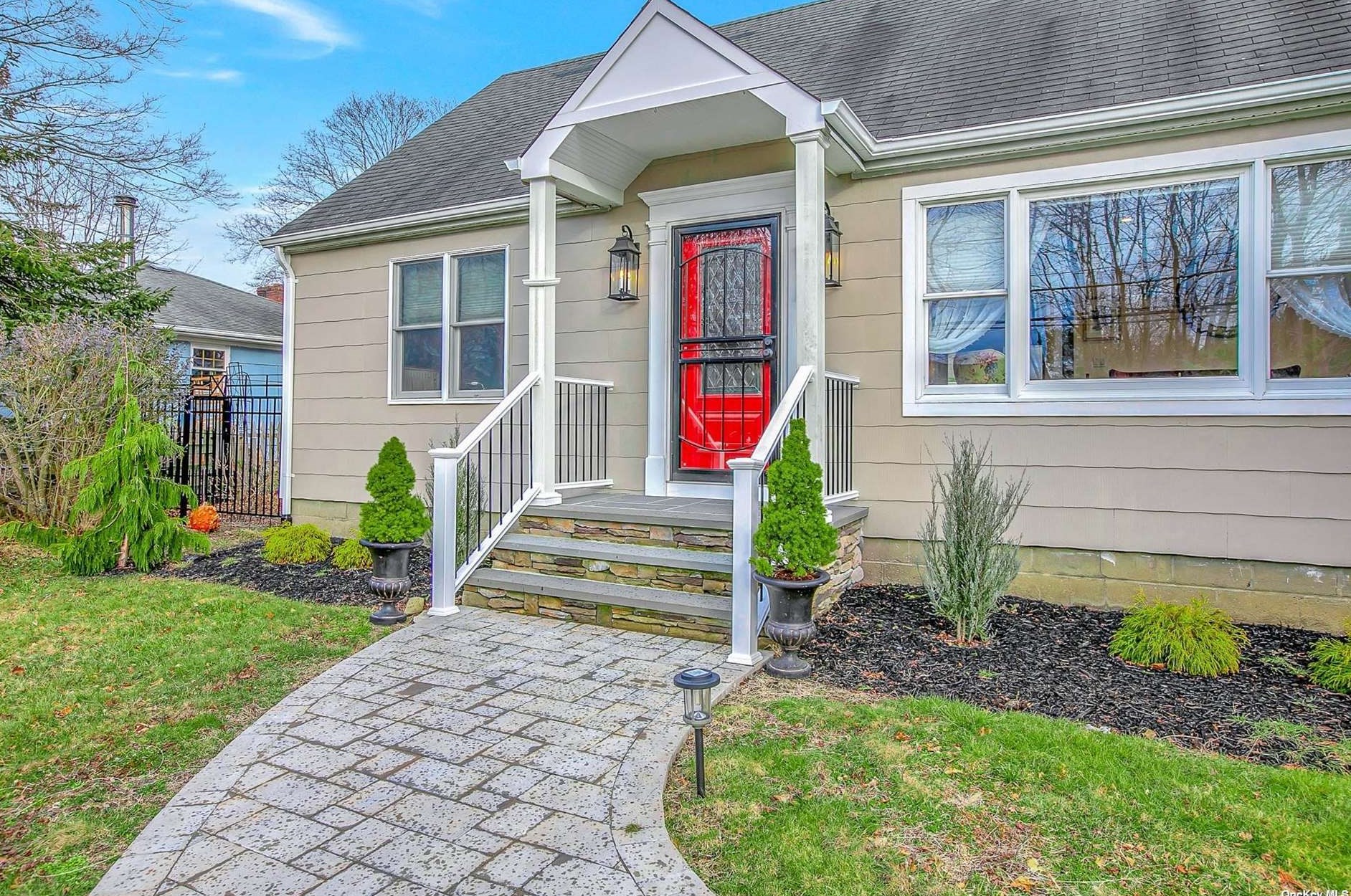 129 Orchard Rd, Canaan Lake, NY 11772-5510