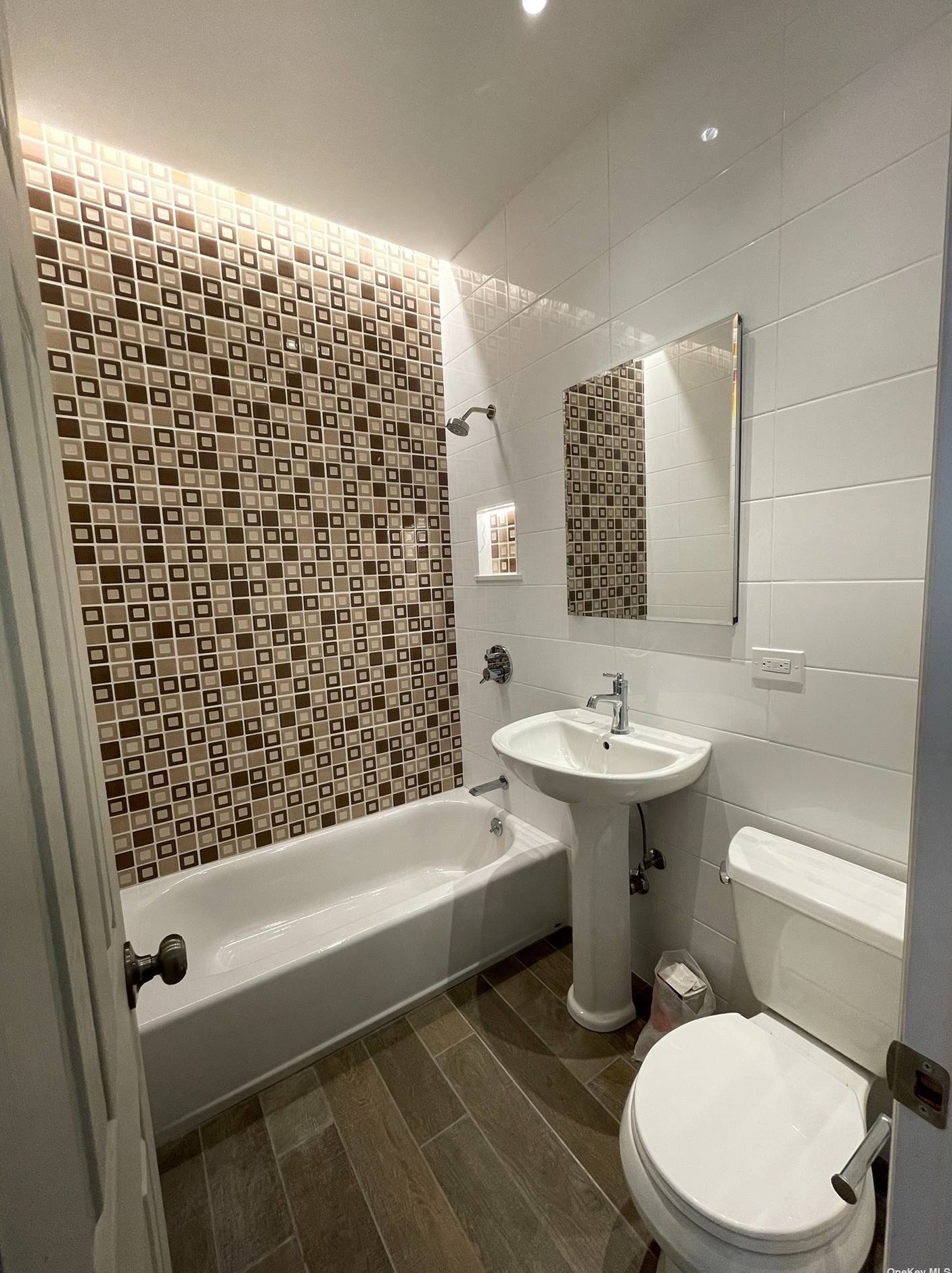 43-12 58th St, Flushing, NY 11377