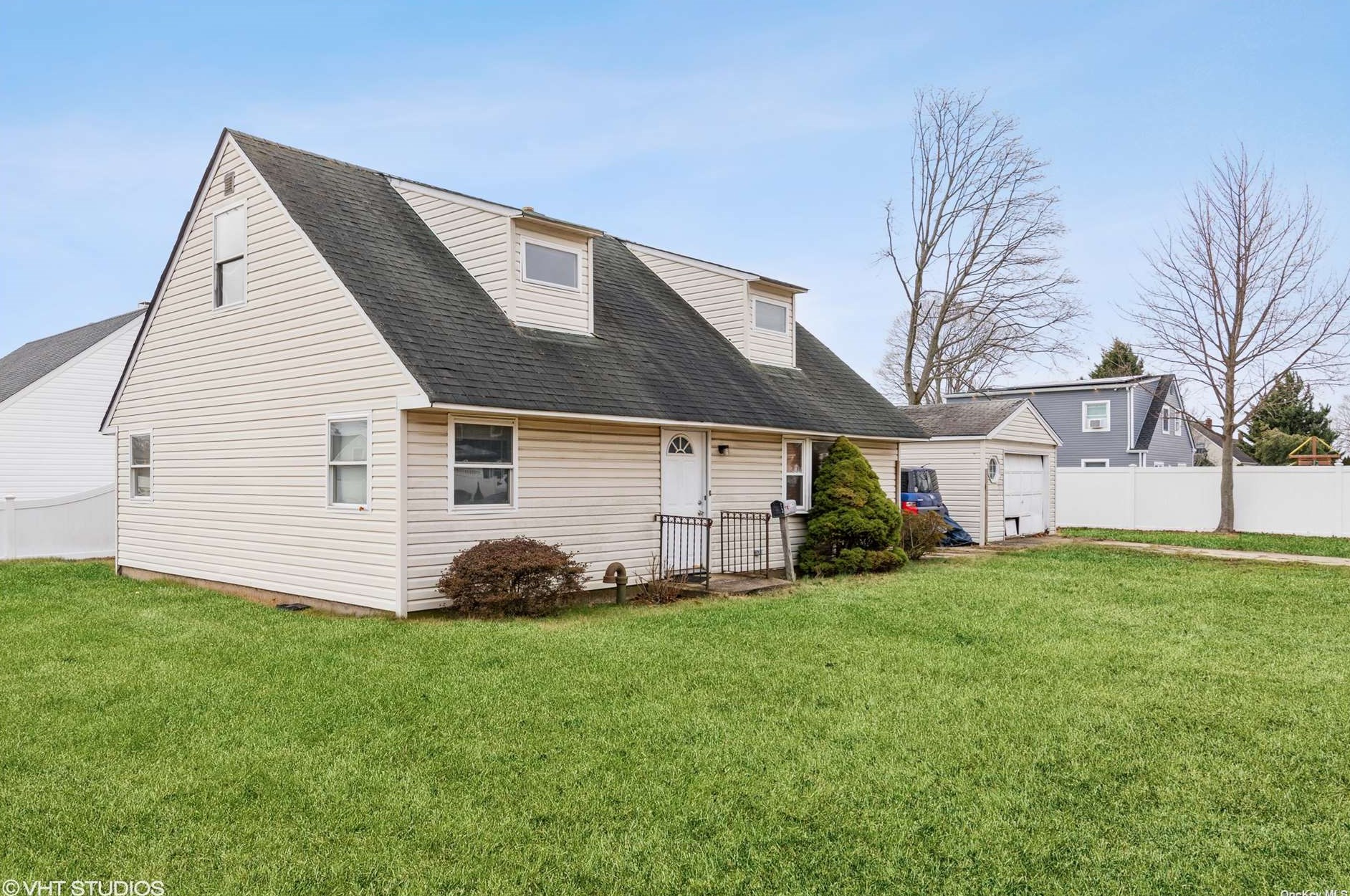 3120 Salem Ln, Plainedge, NY 11756-2700