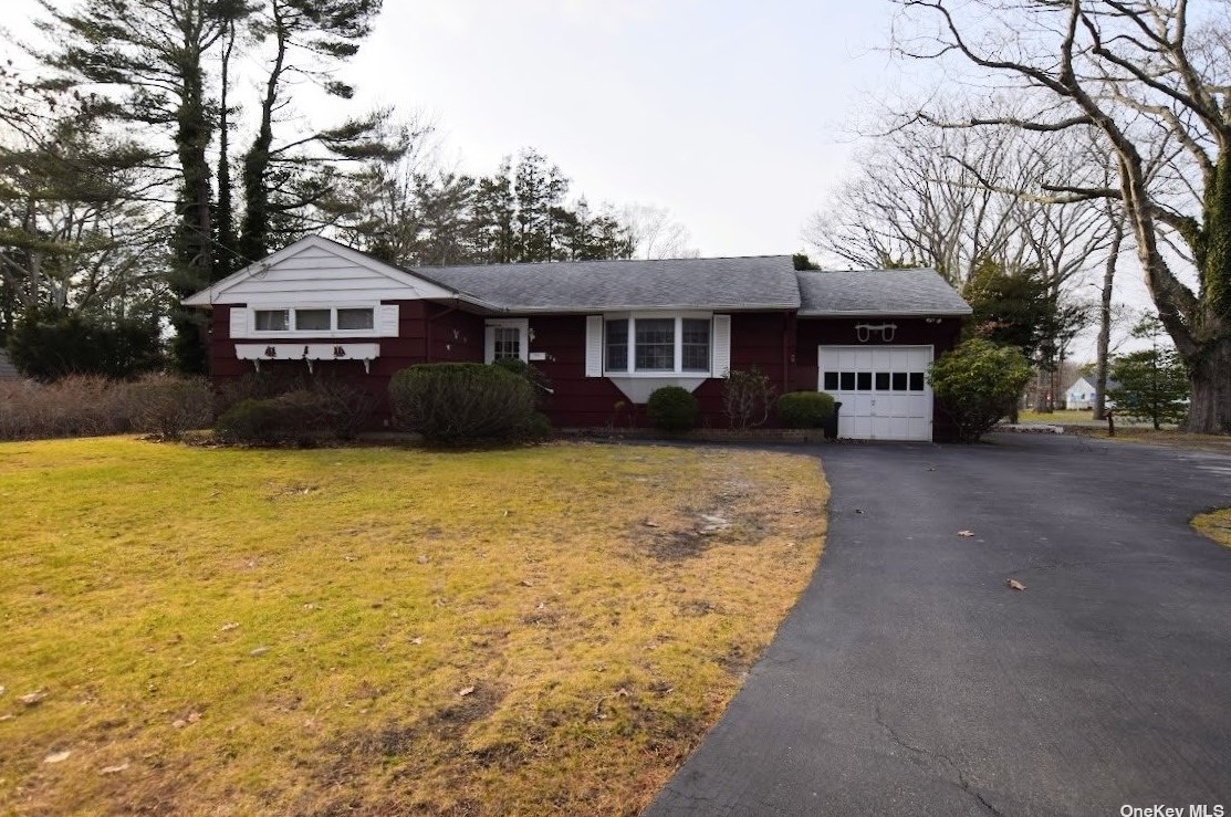 124 Southern Blvd, Canaan Lake, NY 11772-5812