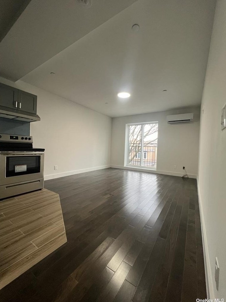 89-28 138th Pl #2a, Jamaica, NY 11435